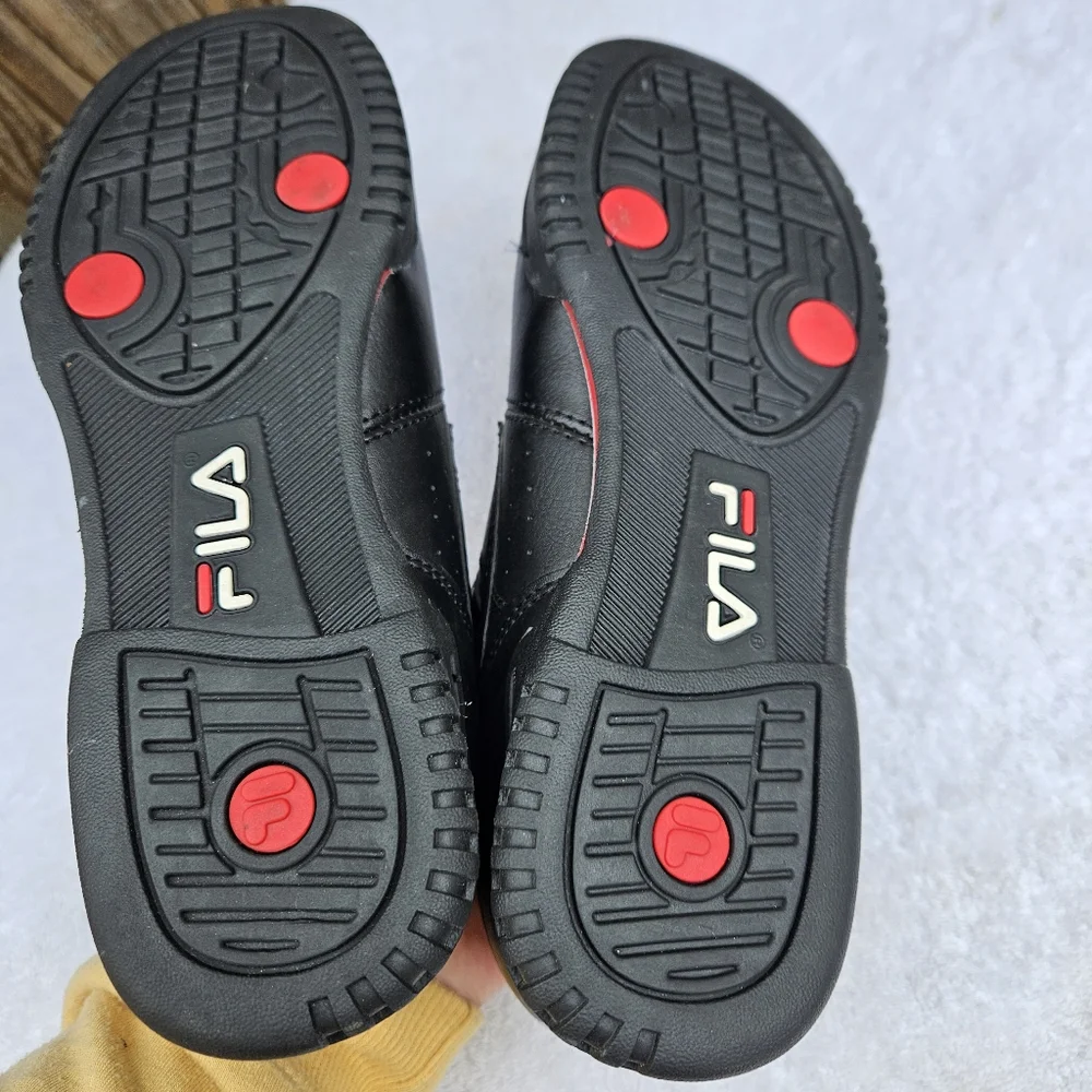 Fila Big Kids  Black and Red Sneakers  Size 5 - Picture 16 of 16